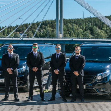 staffmax-tactical-bodyguard-finland-henkilostosuojaus-henkivartija-slider-5 Staffmax henkilösuojaus Tactical Bodyguard, henkivartijoita rivissä